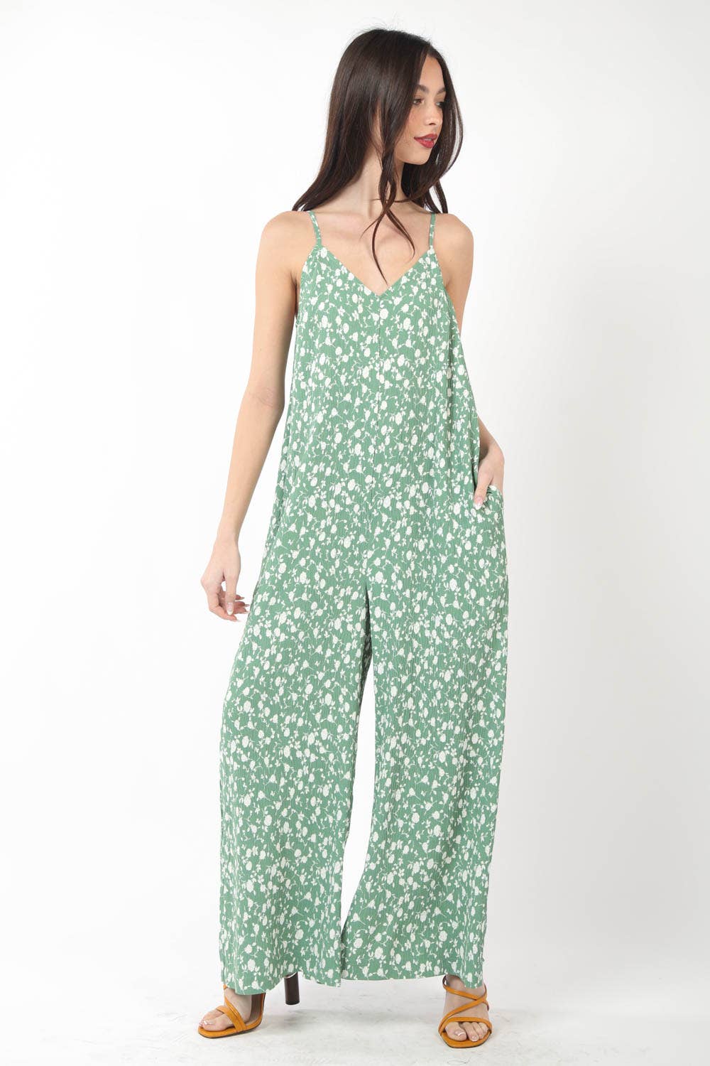 NP70209-Sleeveless Pleated Wide Leg Jumpsuit w/ Pockets